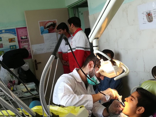 بهره مندی بیش از یک هزار و 300 نفر از خدمات کاروان سلامت هلال احمر در کوهبنان/ ارائه خدمات جراحی سرپایی به بیش از 400 نفر از نوزادان و کودکان در رودبارجنوب 